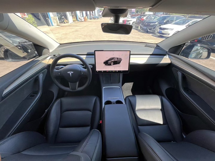 Tesla Model Y 2023 #5 Tesla Model Y 2023 car image #5