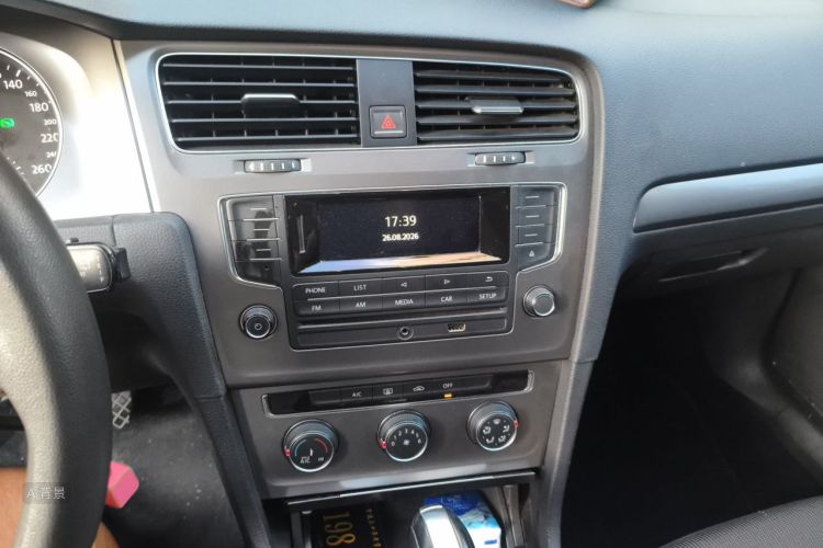 Volkswagen Golf 2015 car image #15