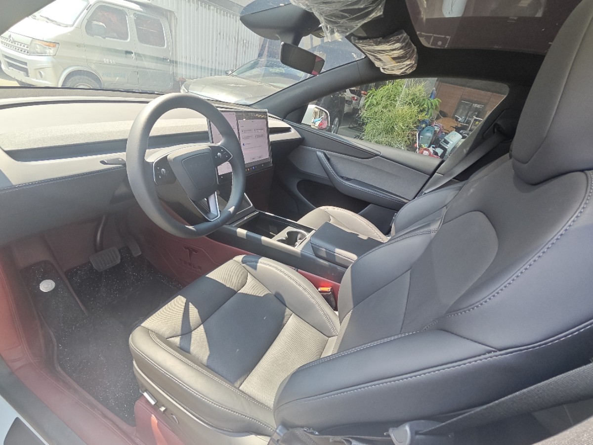 Tesla Model Y 2026 #4 Tesla Model Y 2026 car image #4