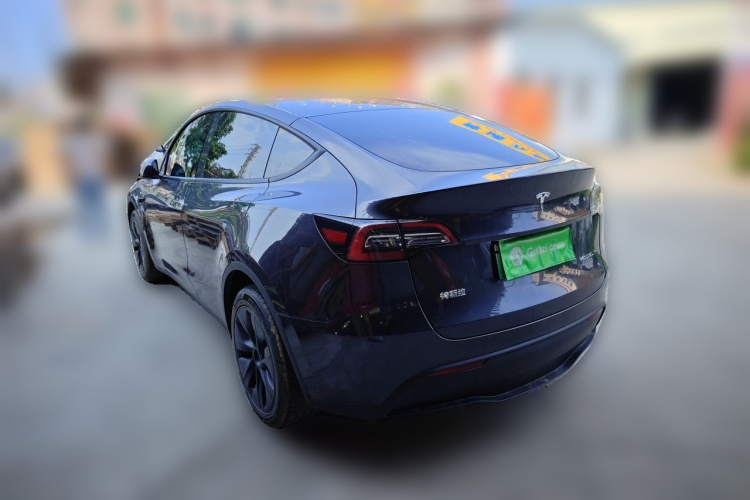 Tesla Model Y 2024 #4 Tesla Model Y 2024 car image #4