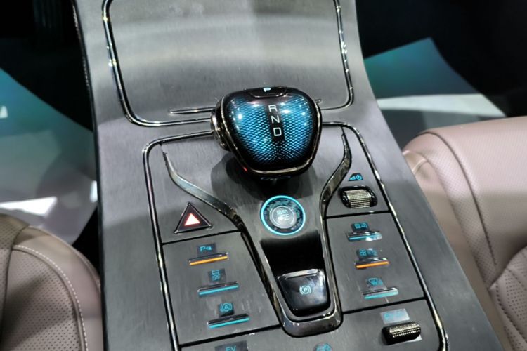 BYD Han 2023 car image #14