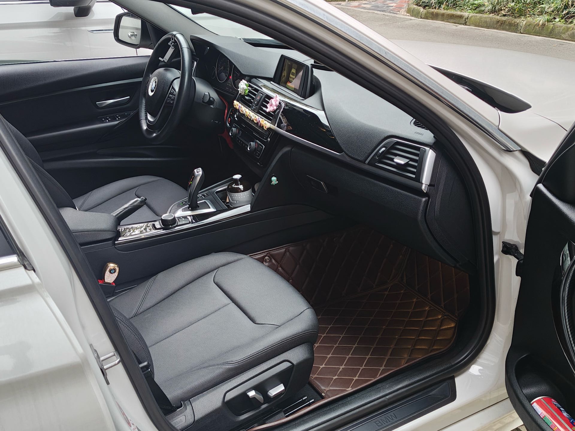 BMW 3 Series 2017 immagine di auto #10