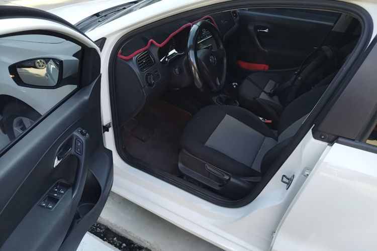 Volkswagen Polo 2018 car image #16