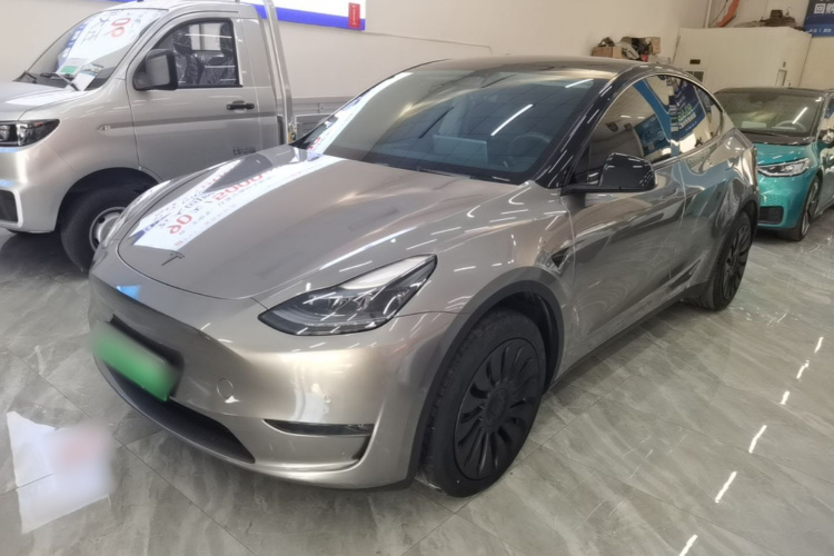 Tesla Model Y 2024 #2 Tesla Model Y 2024 car image #2