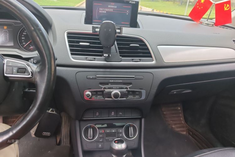Audi Q3 2019 car image #15