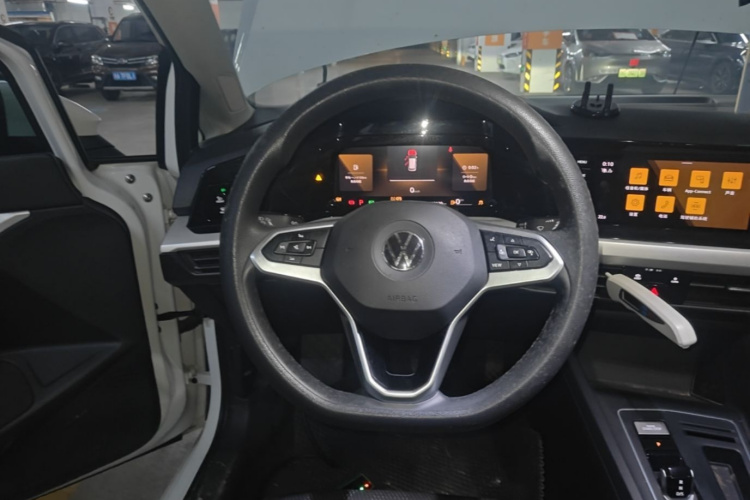 Volkswagen Golf 2023 car image #15