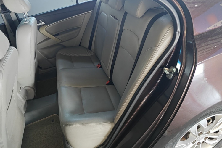 GEELY Emgrand 2015 #17 GEELY Emgrand 2015 car image #17