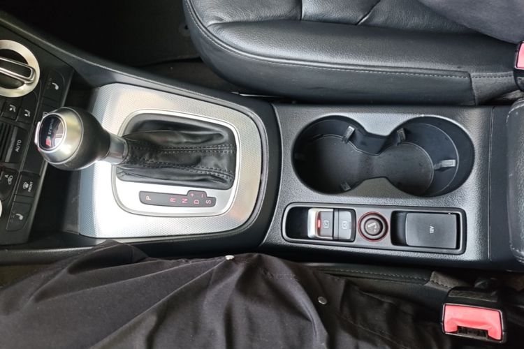 Audi Q3 2015 car image #14