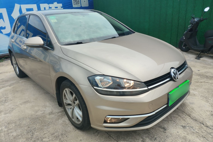 Volkswagen Golf 2018 car image #4
