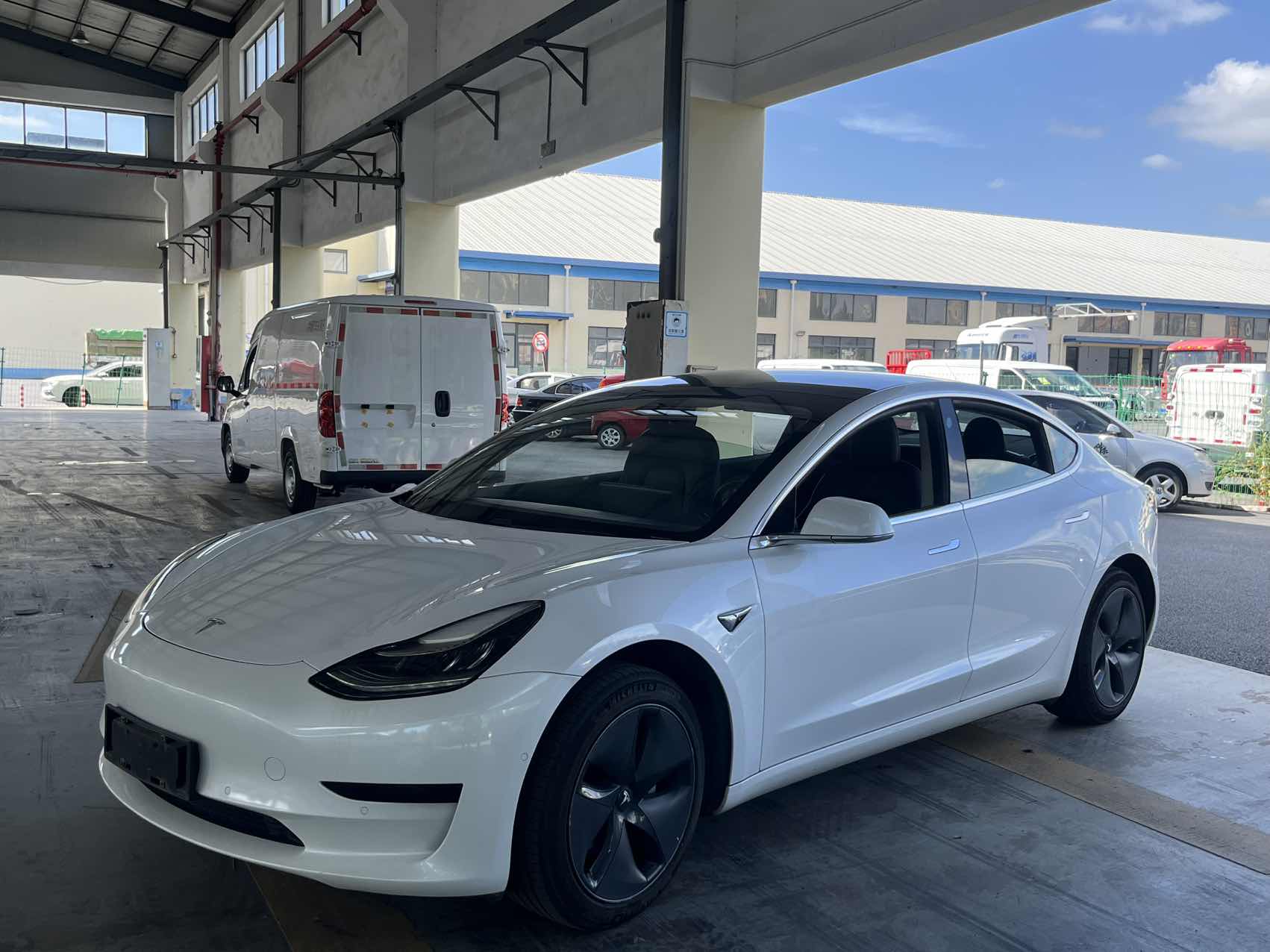 Tesla Model 3 2020 car image 