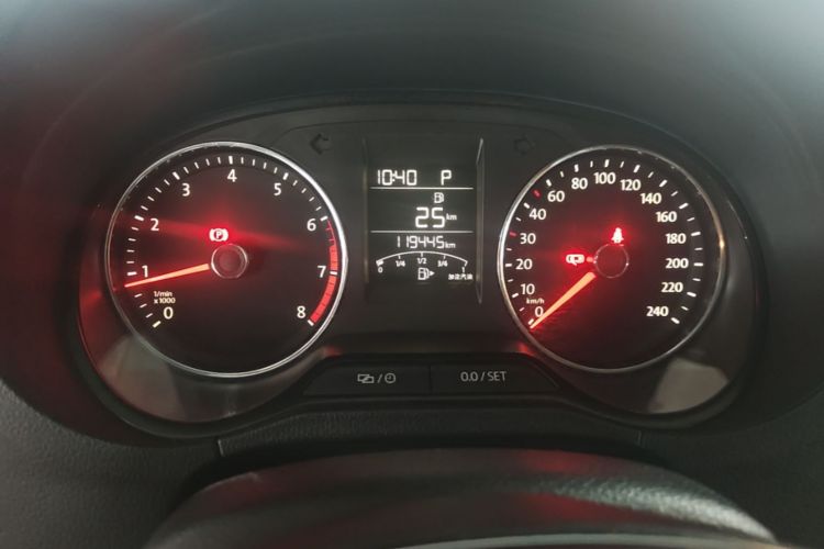 Volkswagen Polo 2016 car image #12