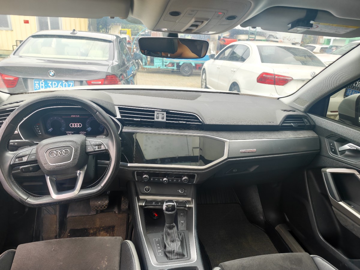 Audi Q3 2021 car image #6