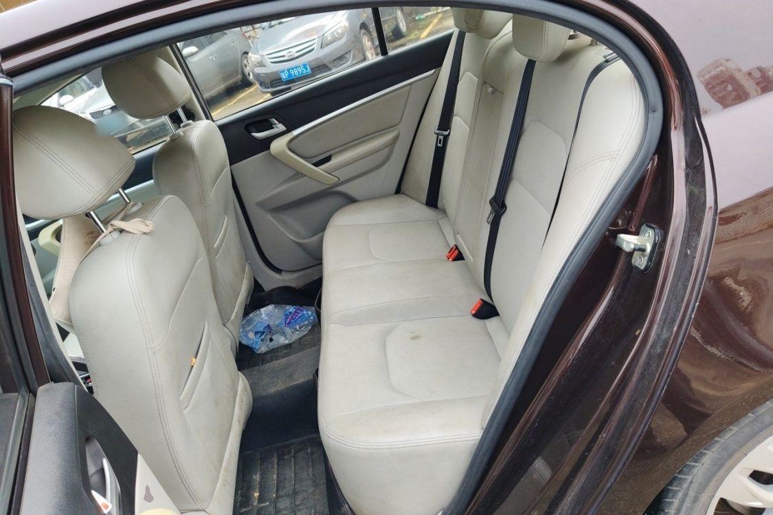 GEELY Emgrand 2015 car image #21