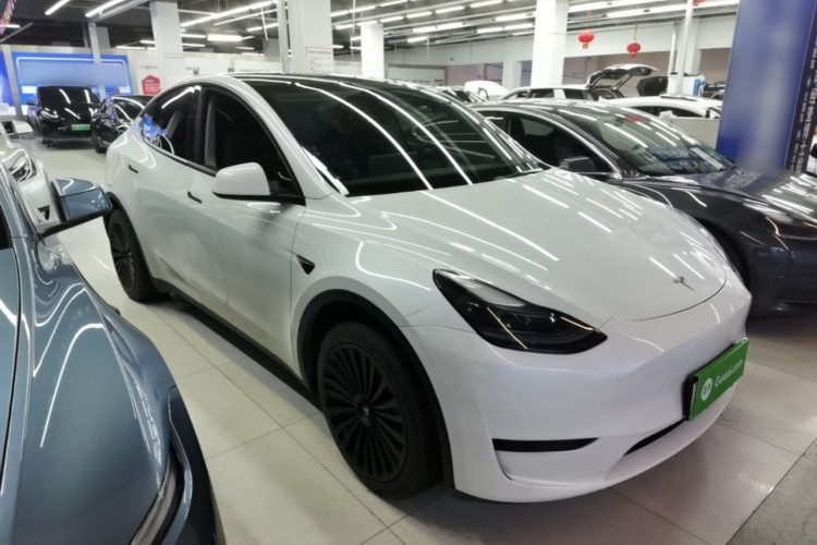 Tesla Model Y 2024 #4 Tesla Model Y 2024 car image #4
