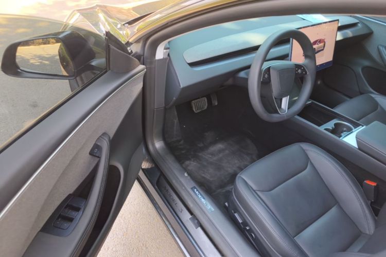 Tesla Model 3 2024 car image #16