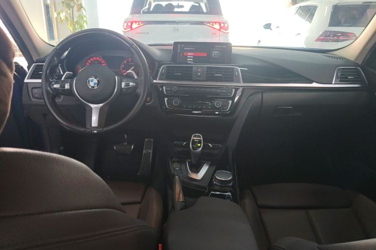 BMW 3 Series 2017 car image #10