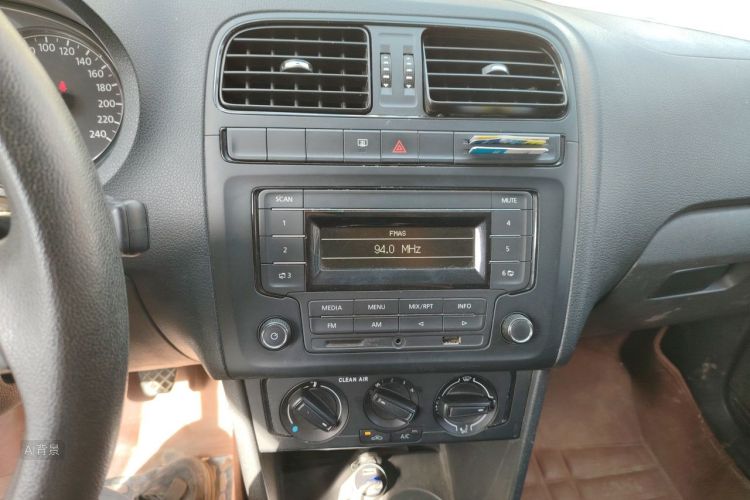 Volkswagen Polo 2017 #15 Volkswagen Polo 2017 car image #15