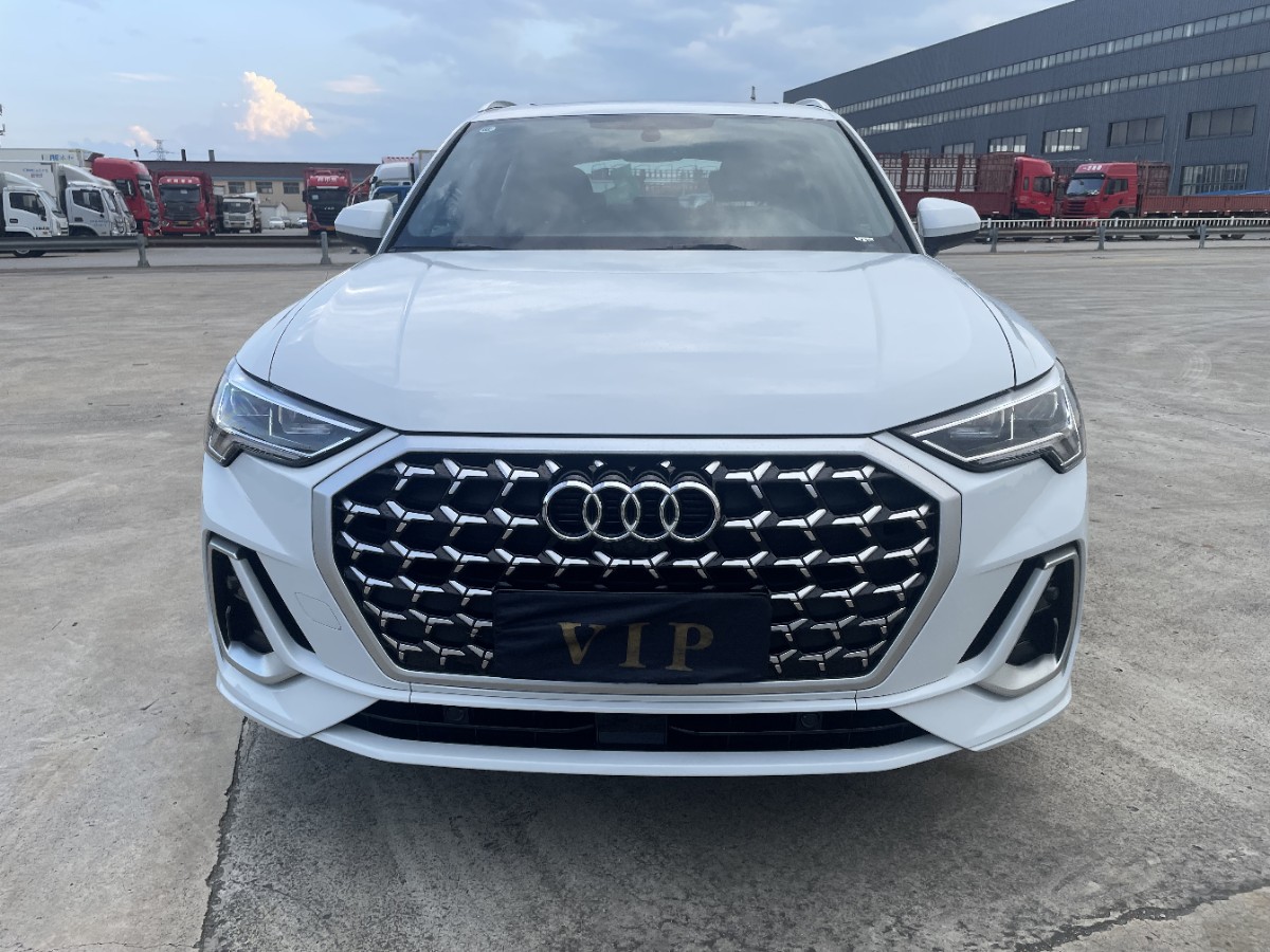 Audi Q3 2024 car image #2