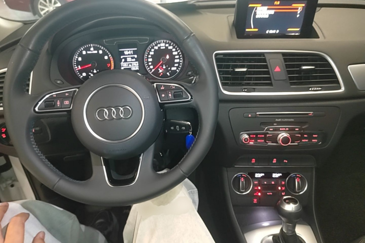 Audi Q3 2018 #11 Audi Q3 2018 car image #11