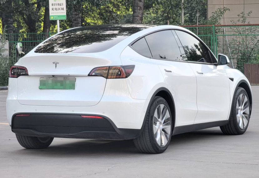 Tesla Model Y 2022 car image #8
