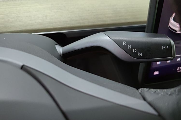 Tesla Model Y 2023 #14 Tesla Model Y 2023 car image #14