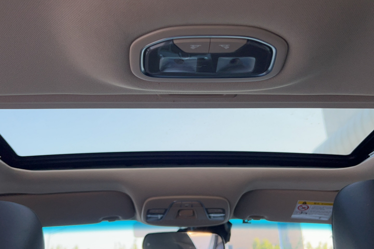 GEELY Emgrand 2018 car image #18