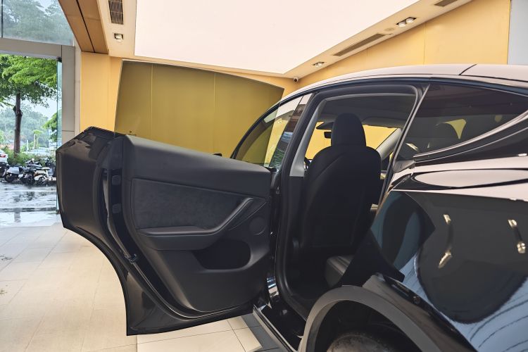 Tesla Model Y 2023 #14 Tesla Model Y 2023 car image #14