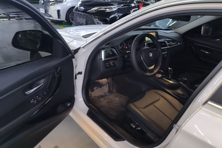 BMW 3 Series 2017 #16 BMW 3 Series 2017 car image #16