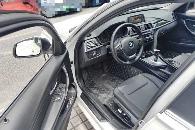 BMW 3 Series 2017 car image #16