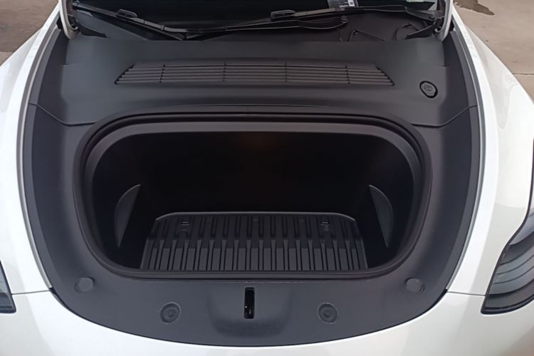 Tesla Model Y 2024 #20 Tesla Model Y 2024 car image #20