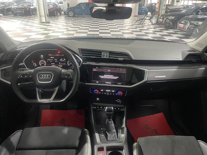 Audi Q3 2022 car image #5