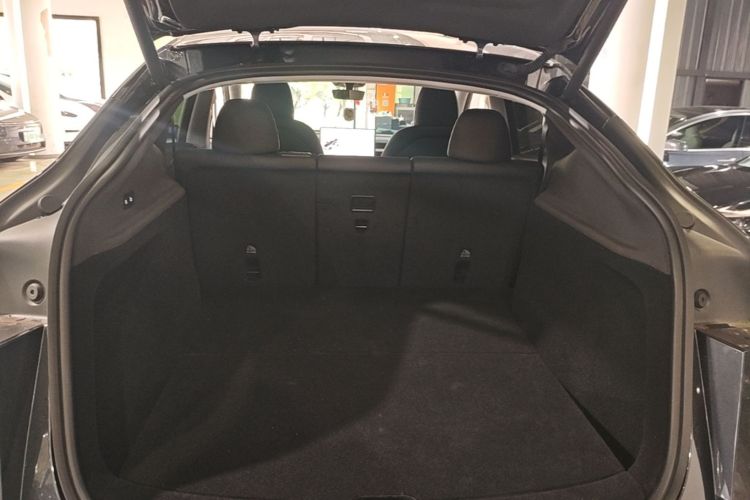Tesla Model Y 2025 #19 Tesla Model Y 2025 car image #19
