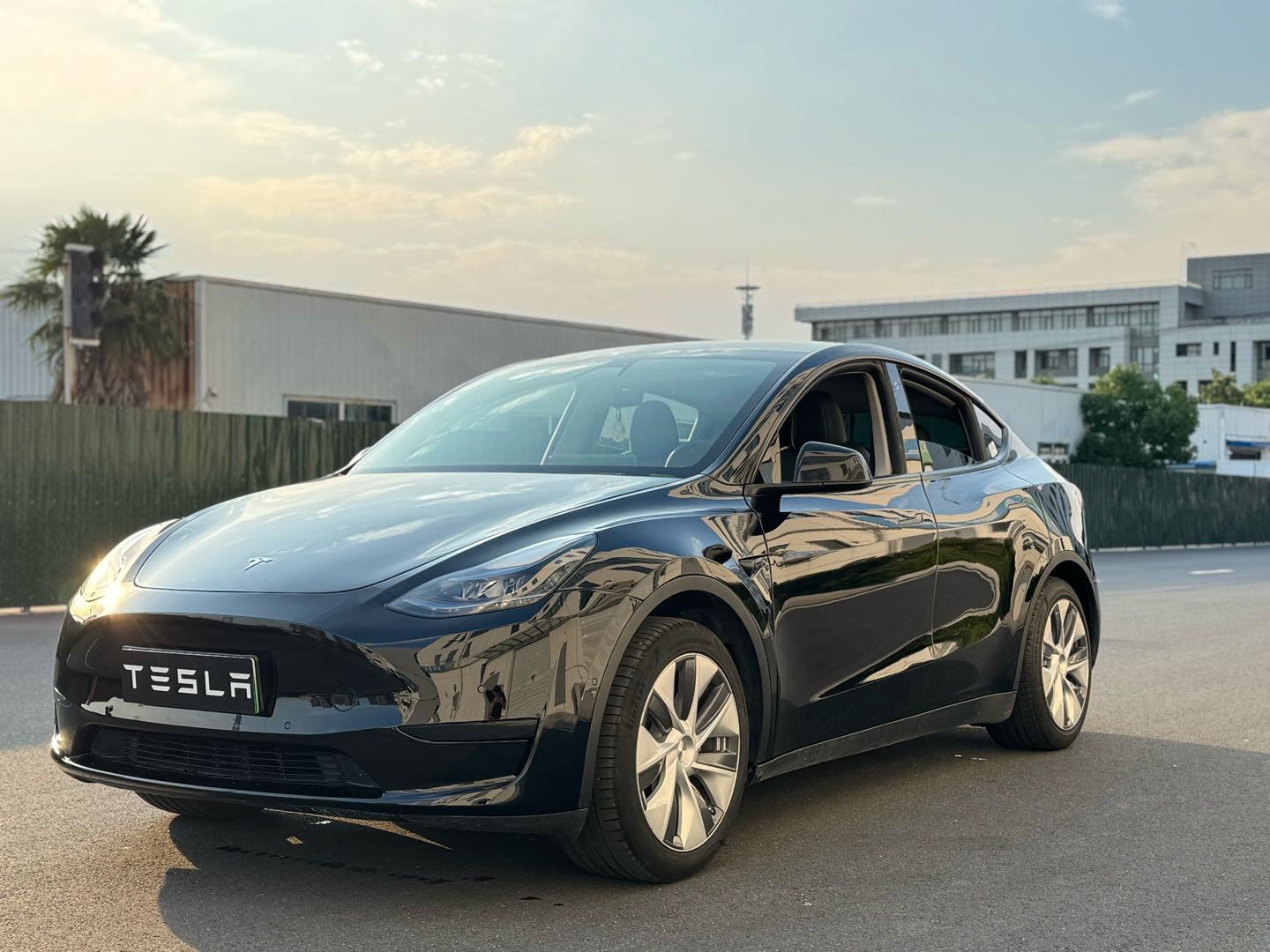 Tesla Model Y 2023 car image 