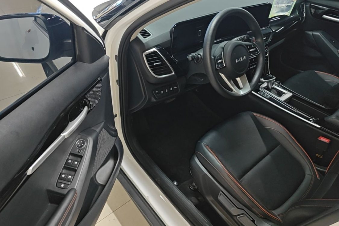 Kia Seltos 2023 car image #17