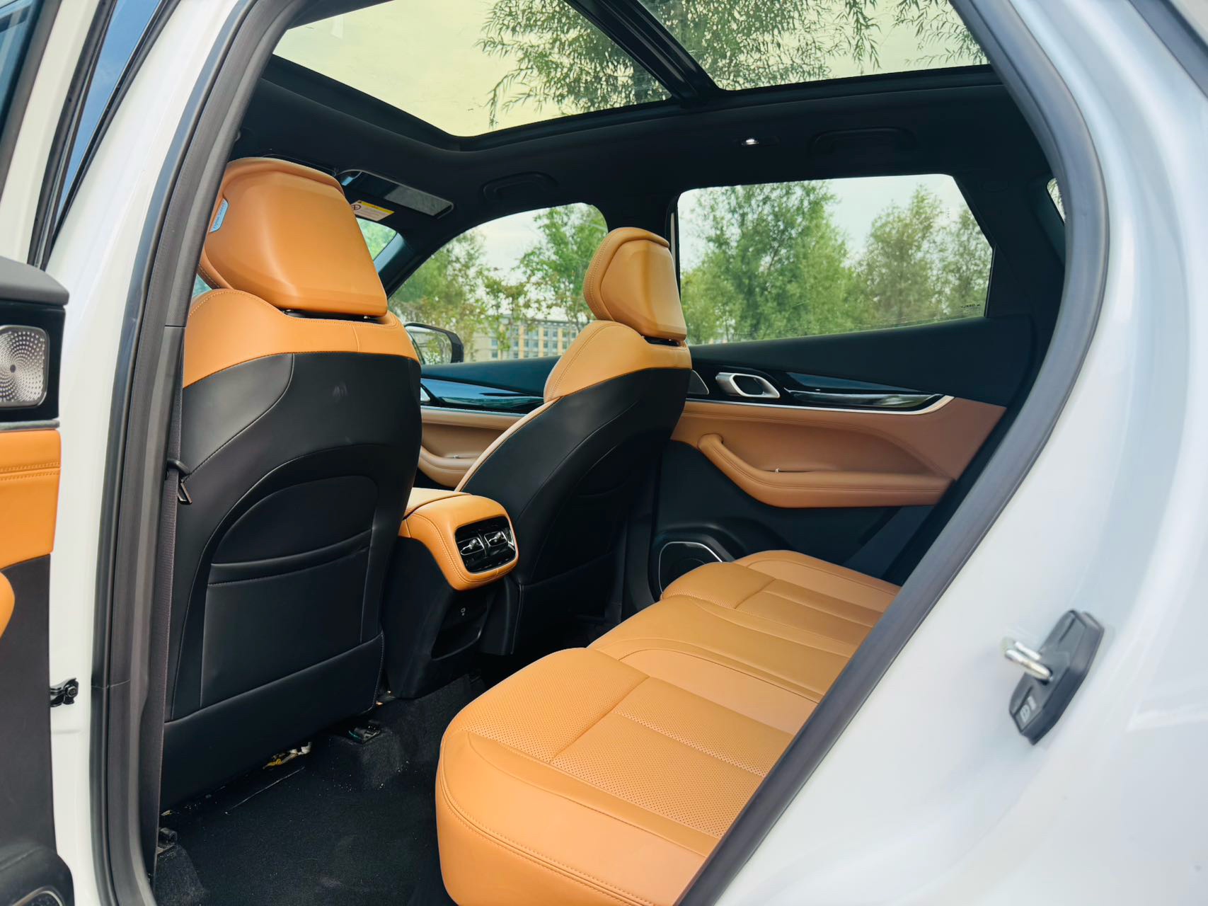 GEELY Boyue L 2025 car image #9