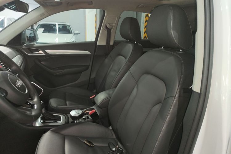 Audi Q3 2019 car image #15