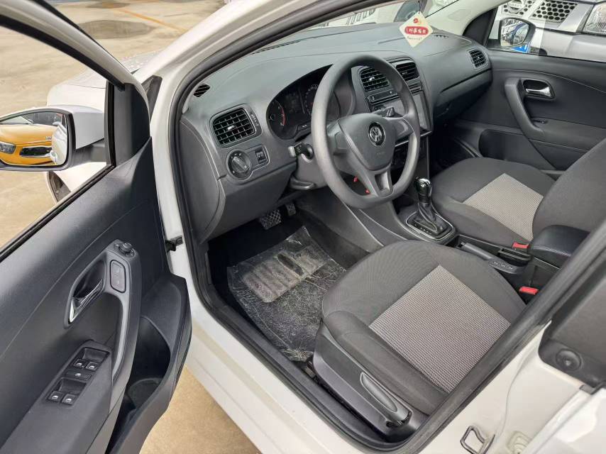 Volkswagen Polo 2019 car image #6