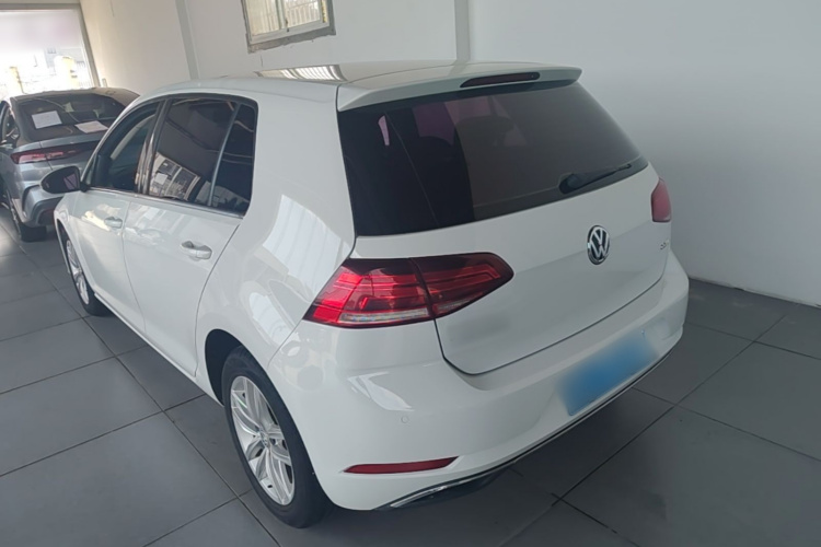 Volkswagen Golf 2018 car image #5