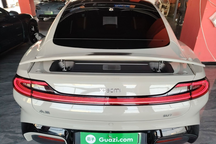 MI SU7 2024 imagen de coche #6