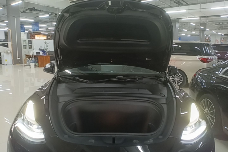Tesla Model Y 2023 car image #20