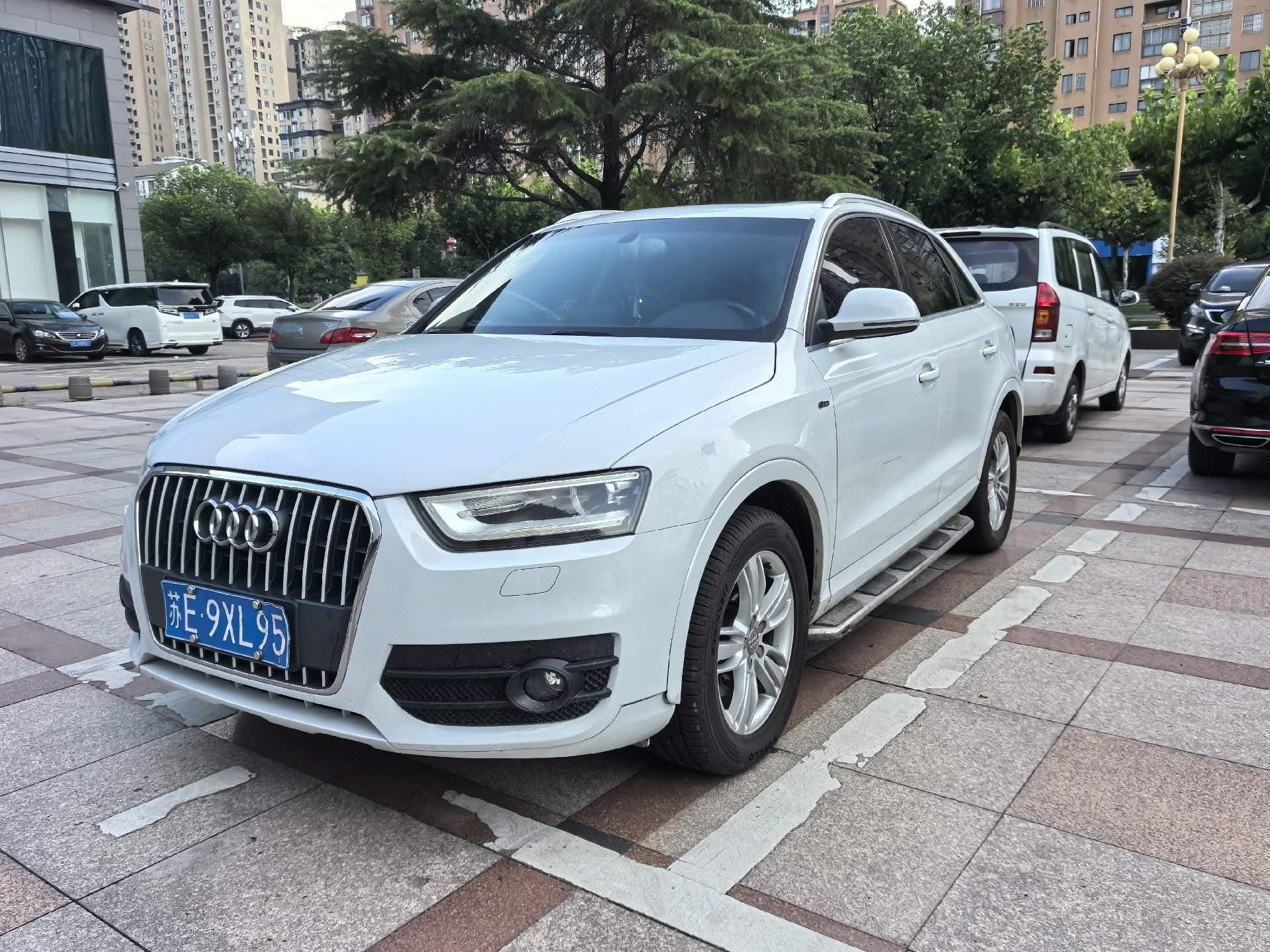 Audi Q3 2015 Audi Q3 2015 immagine di auto