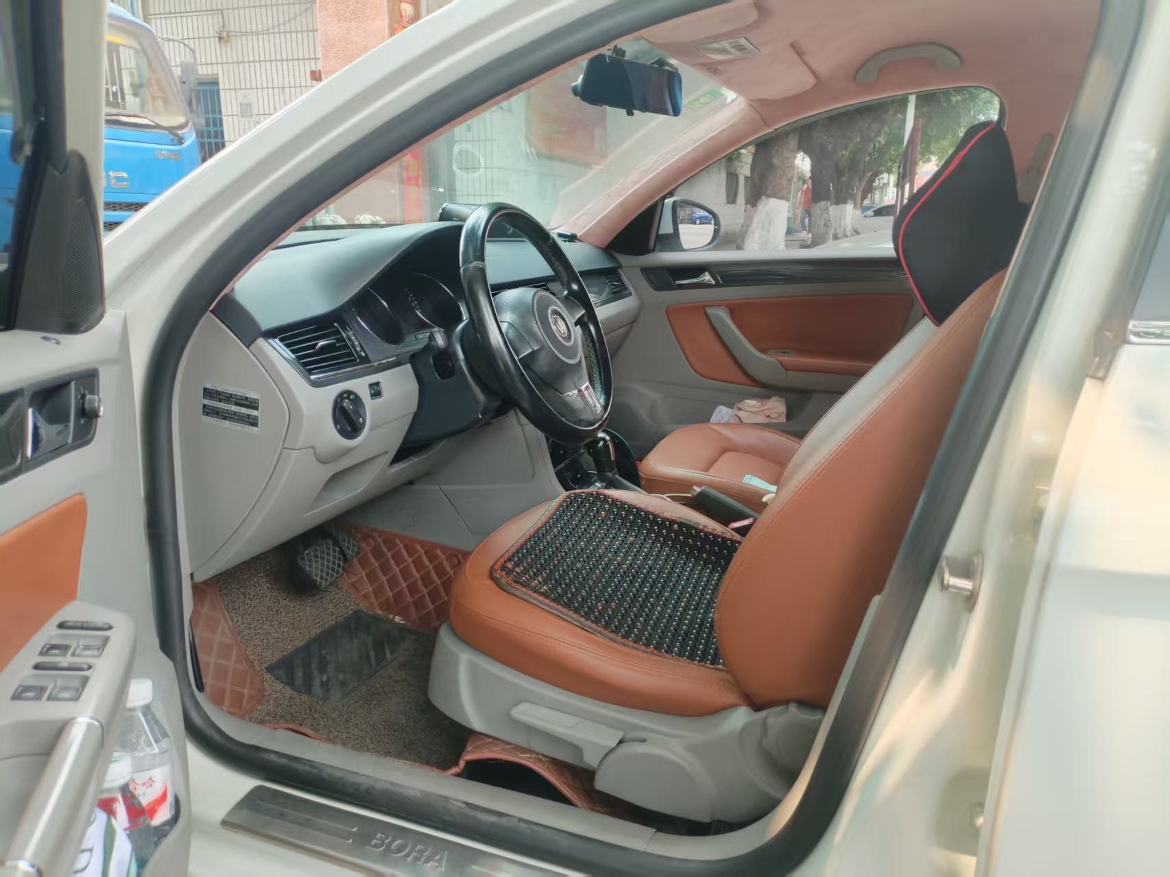 Volkswagen Bora 2014 immagine di auto #3