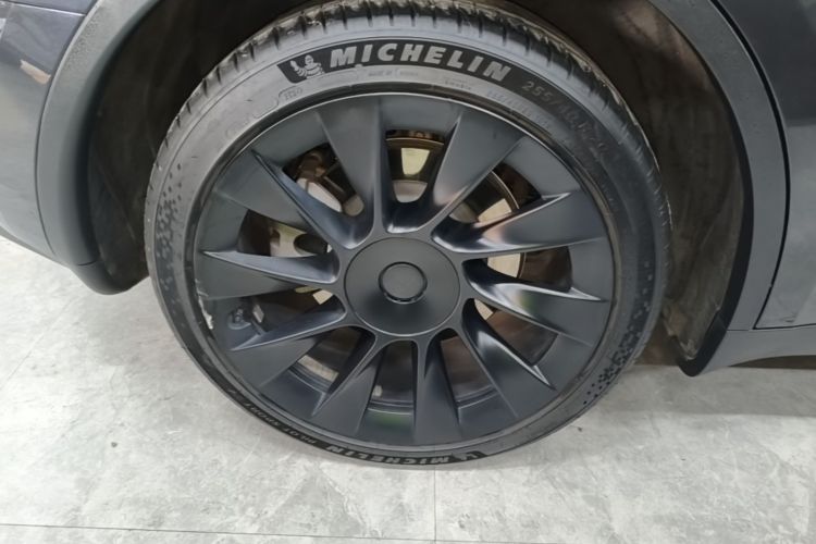 Tesla Model Y 2024 #10 Tesla Model Y 2024 car image #10