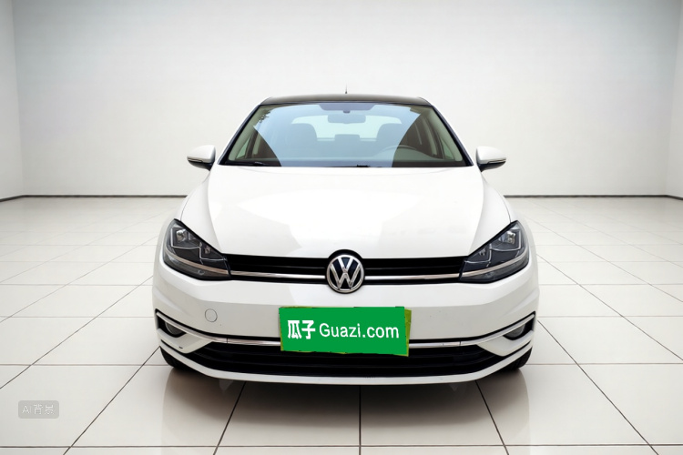 Volkswagen Golf 2018 car image #3