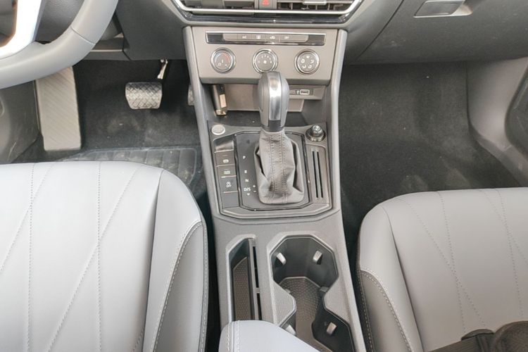 Volkswagen Lavida 2026 car image #14
