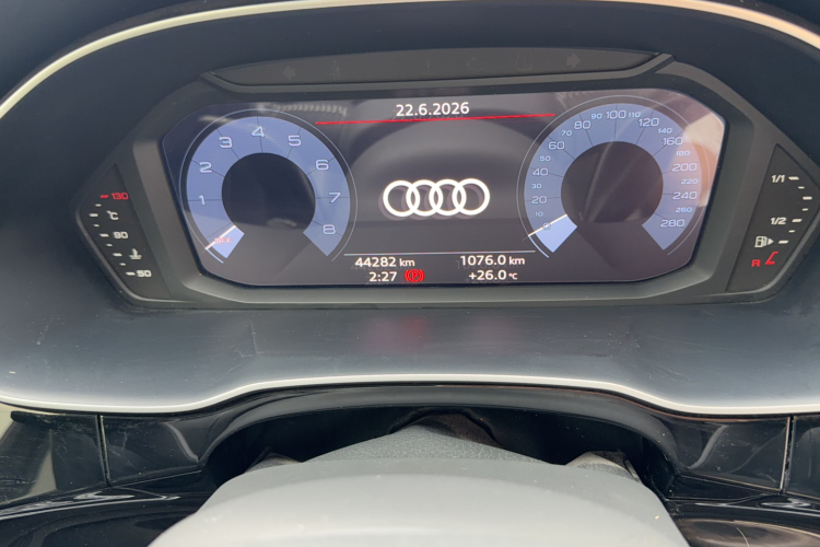 Audi Q3 2021 car image #9