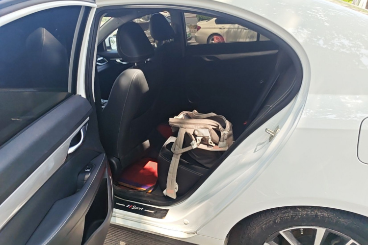 GEELY Emgrand 2020 #17 GEELY Emgrand 2020 car image #17
