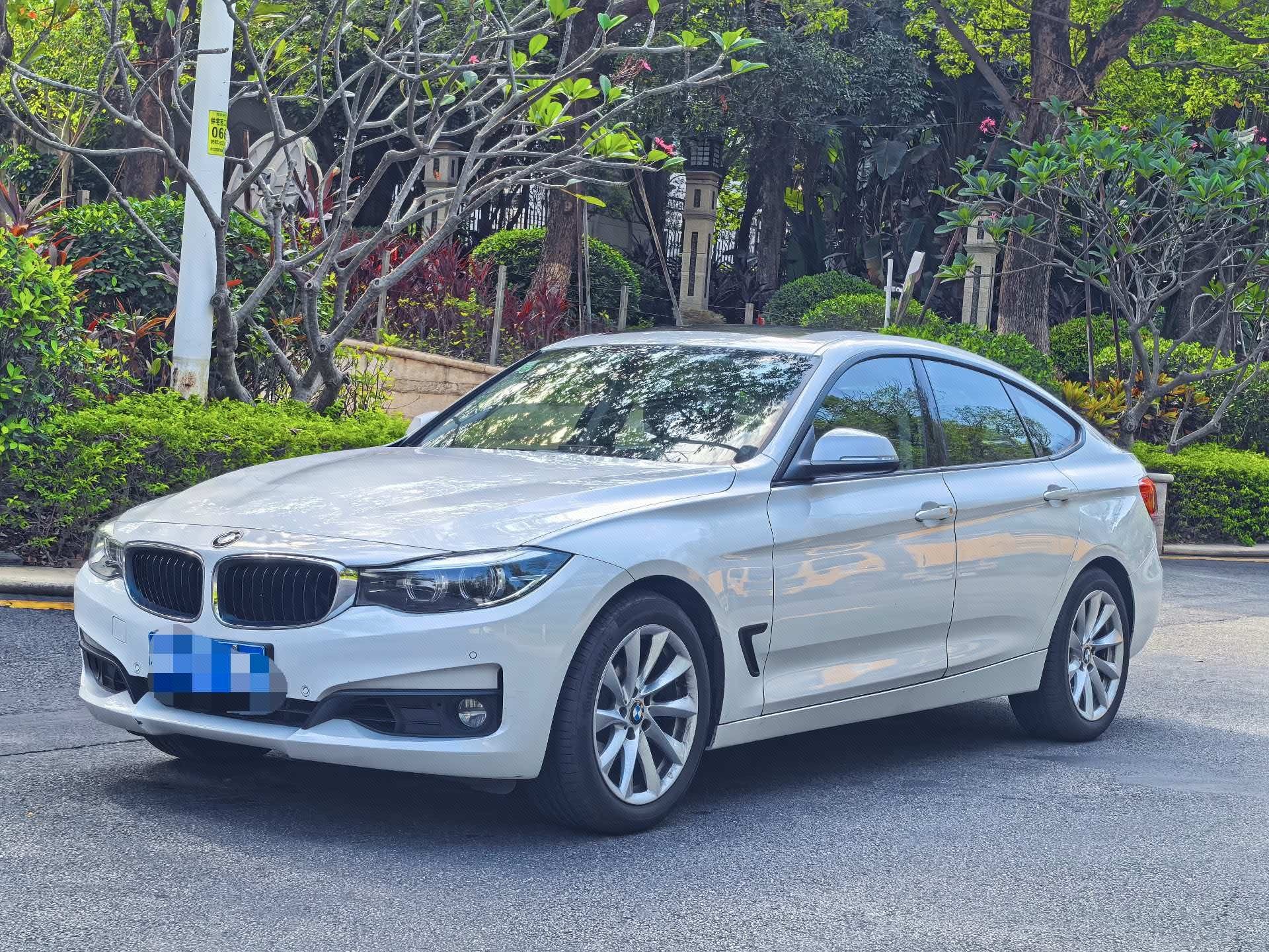 BMW 3 Series GT 2018 BMW 3 Series GT 2018 car image