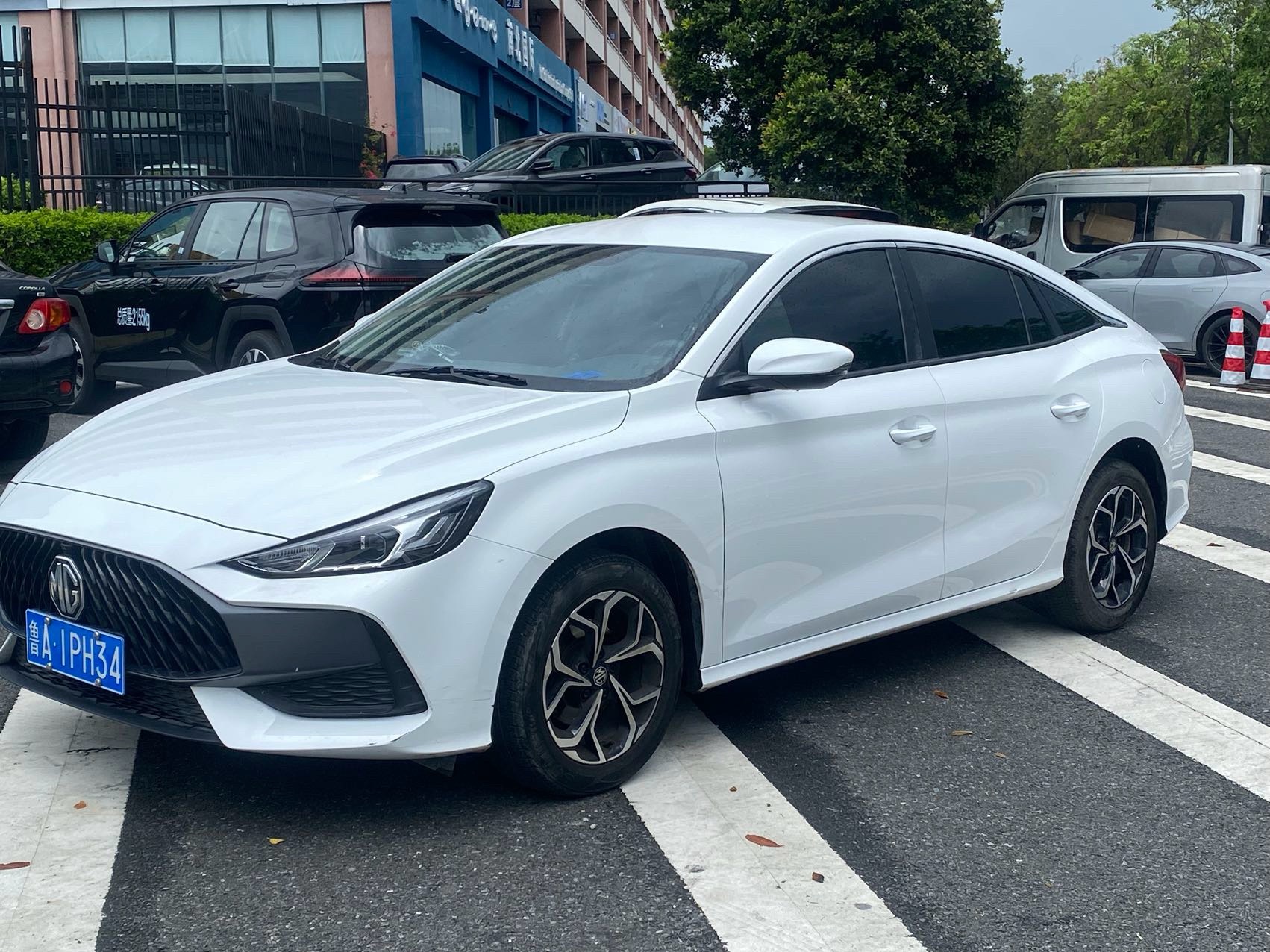 MG 5 2024 immagine di auto 