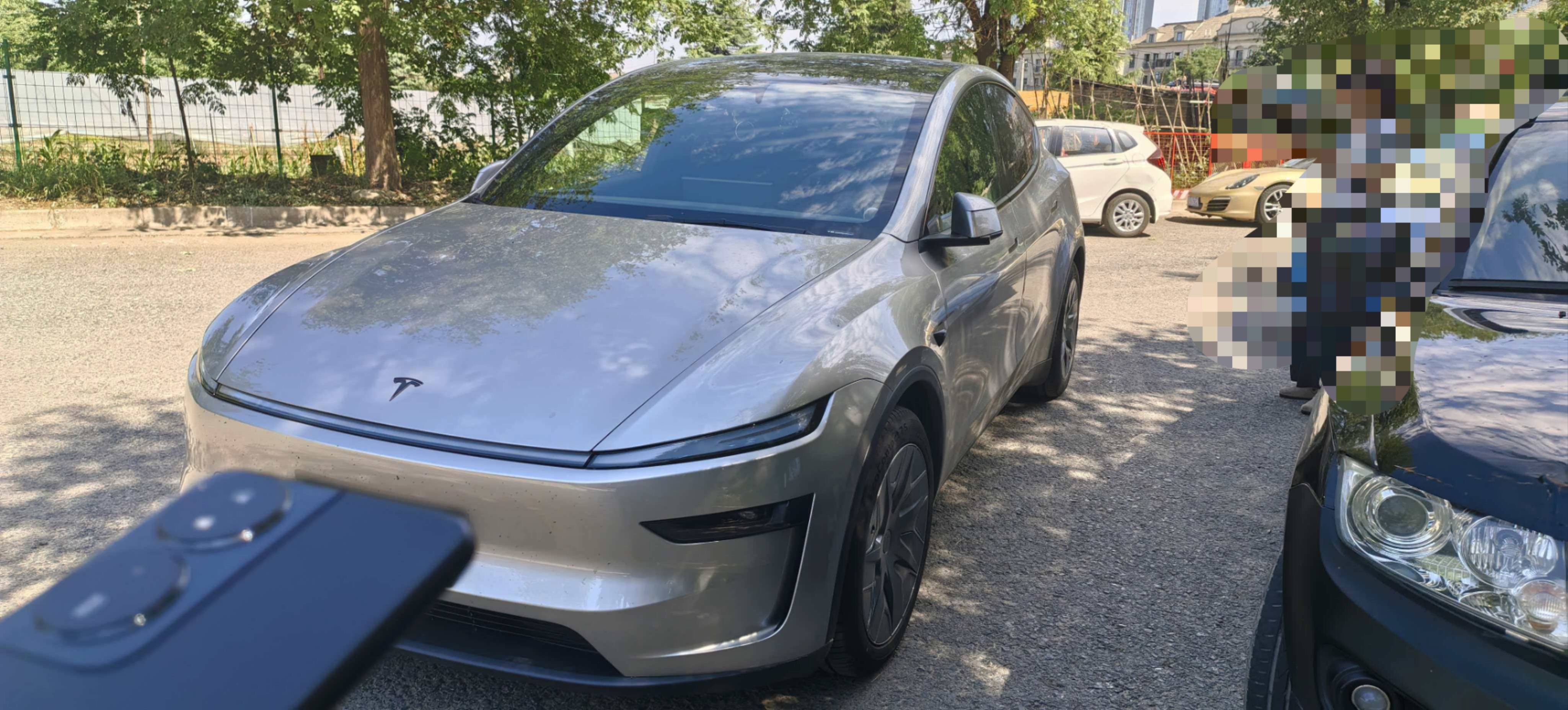 Tesla Model Y L 2026 Tesla Model Y L 2026 car image